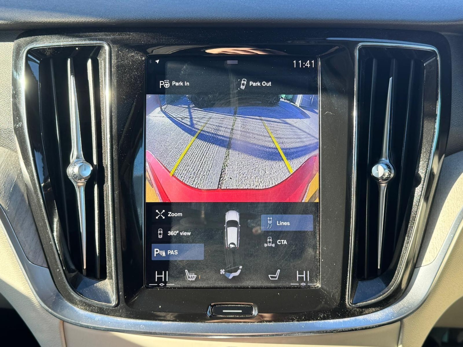 Used Volvo V60 2018 for sale - 76657097: Photo 2