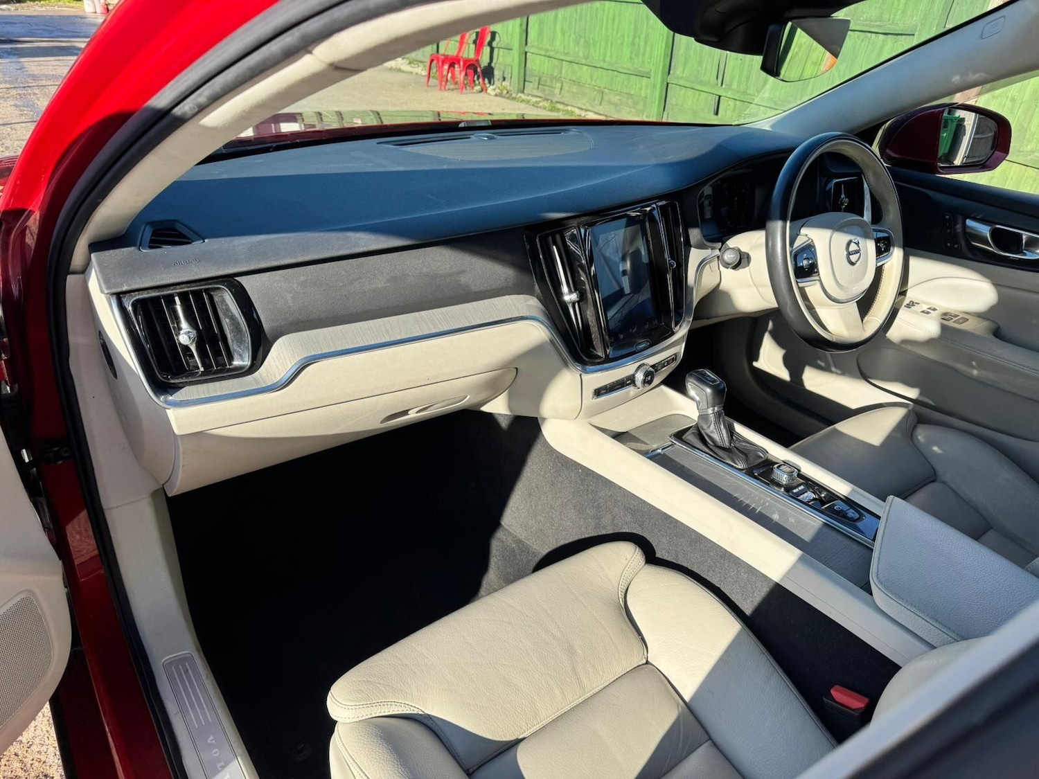 Used Volvo V60 2018 for sale - 76657097: Photo 25