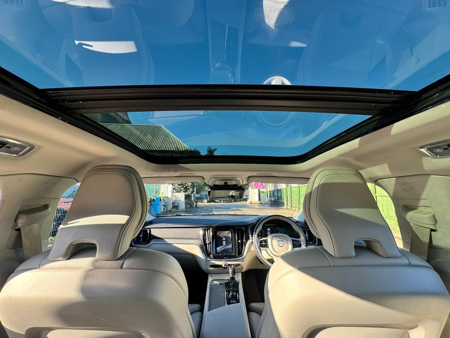 Used Volvo V60 2018 for sale - 76657097: Photo 4