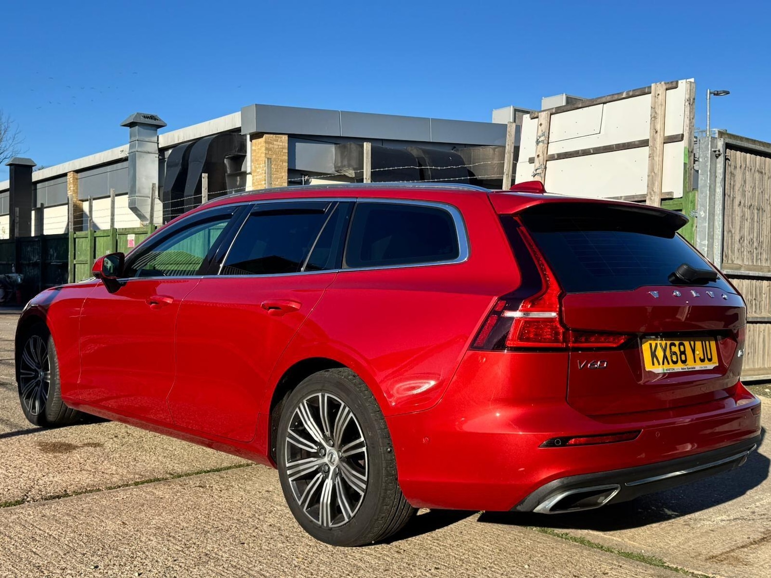 Used Volvo V60 2018 for sale - 76657097: Photo 8