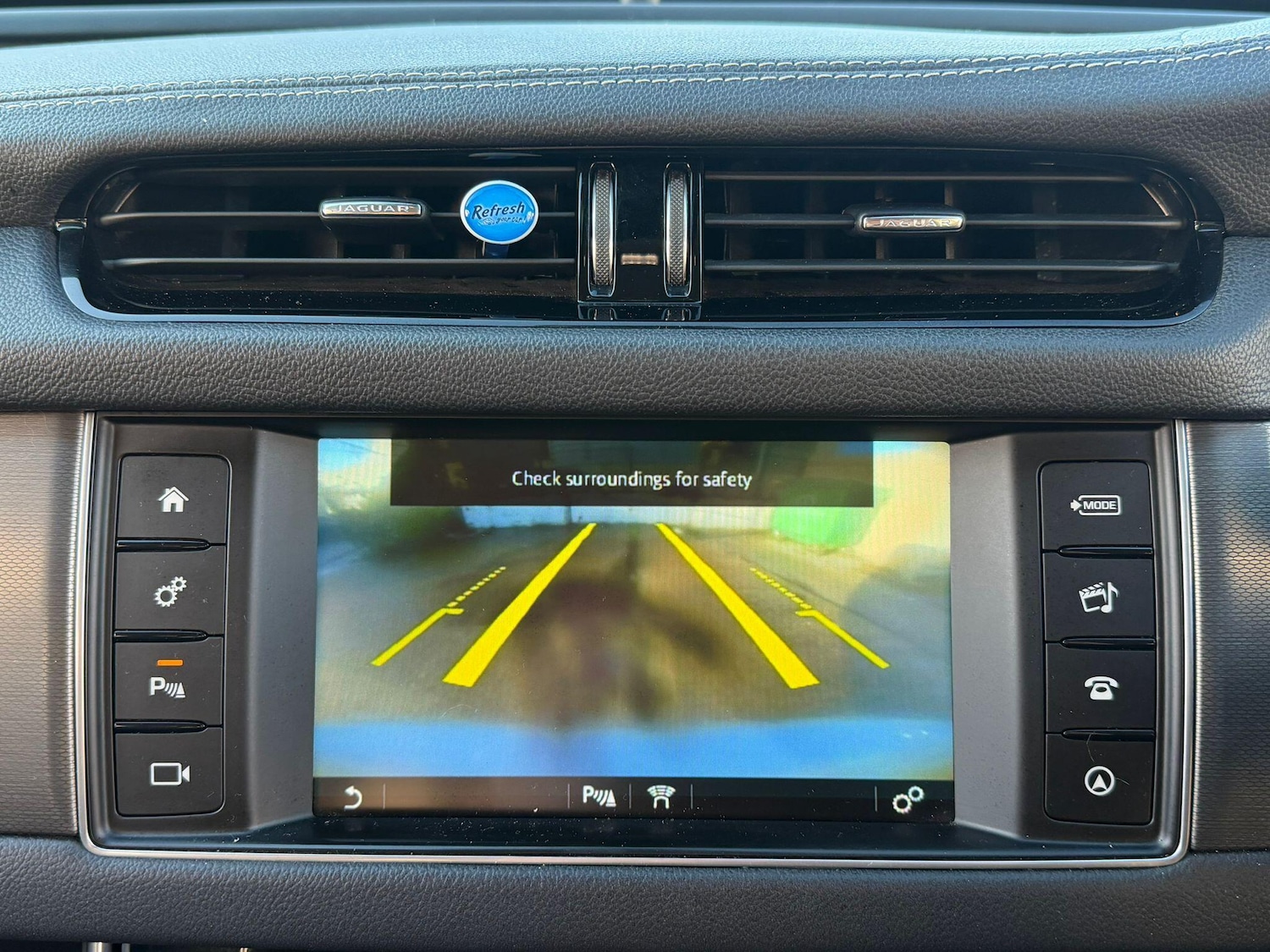 Used Jaguar XF 2015 for sale - 76802048: Photo 4