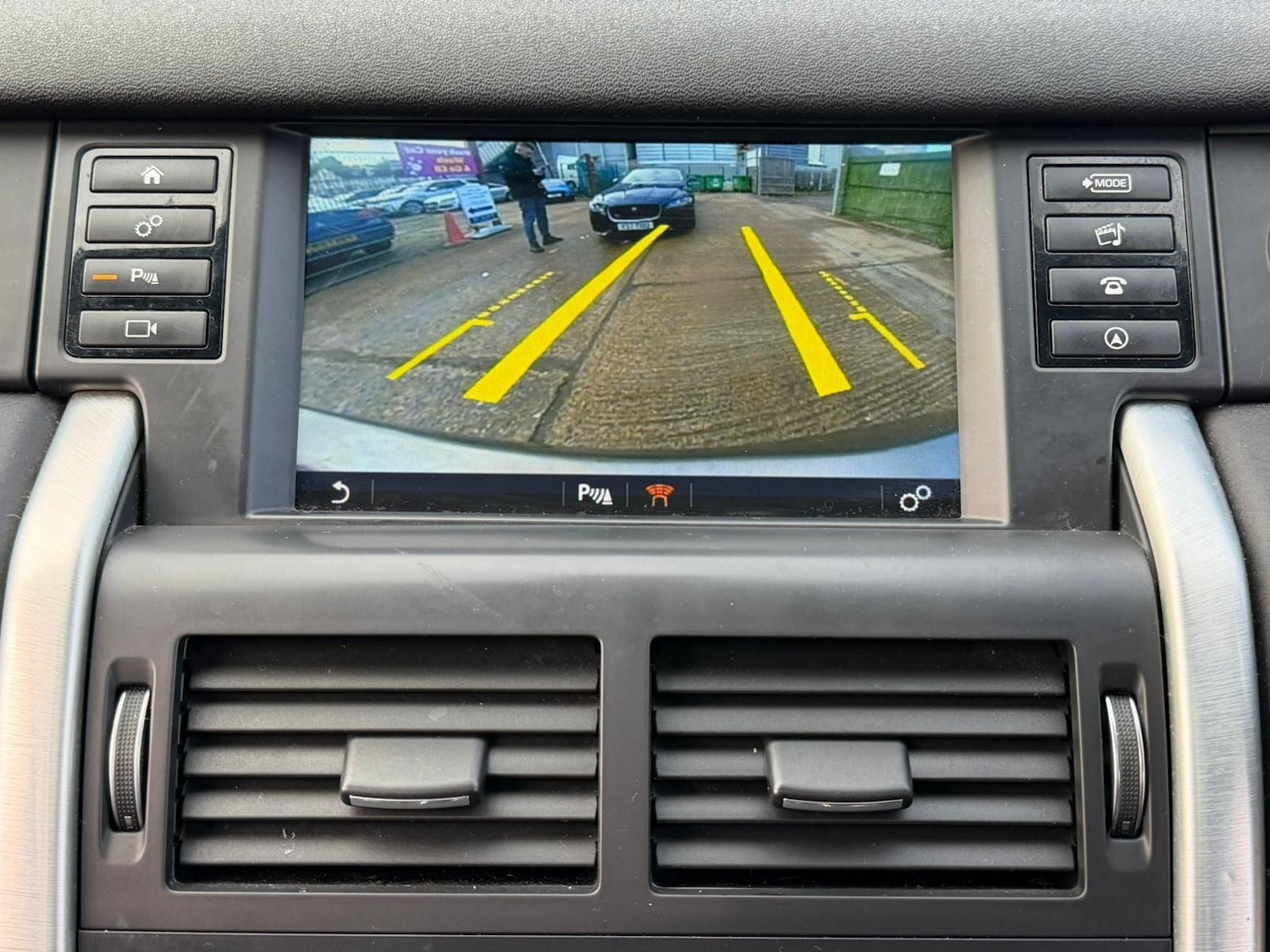 Used Land Rover Discovery Sport 2017 for sale - 77254807: Photo 4