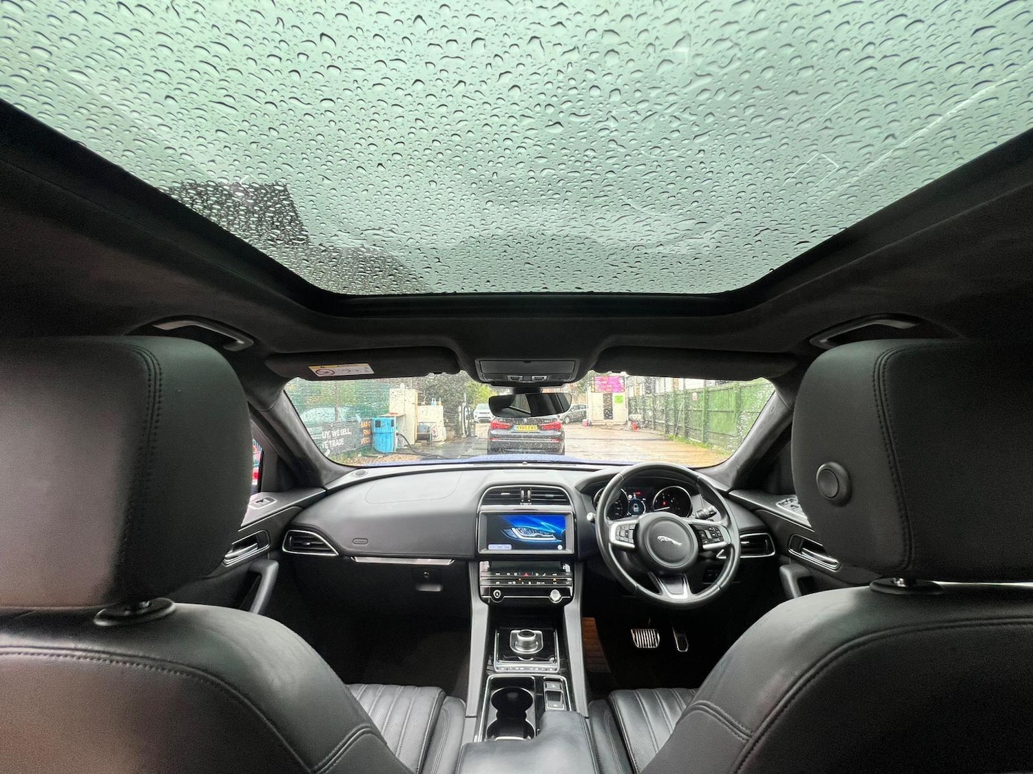 Used Jaguar F-Pace 2018 for sale - 76409547: Photo 2