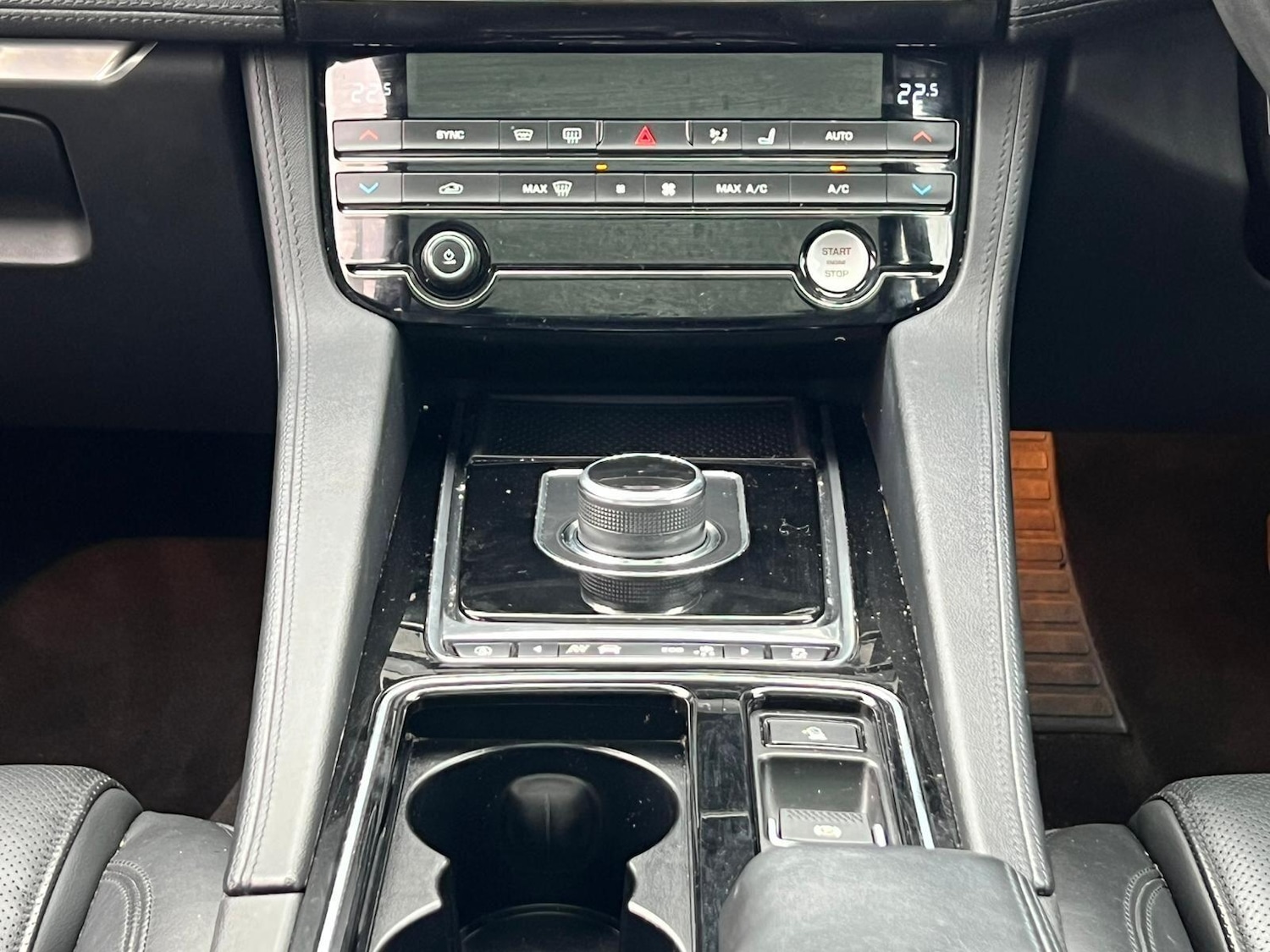 Used Jaguar F-Pace 2018 for sale - 76409547: Photo 27