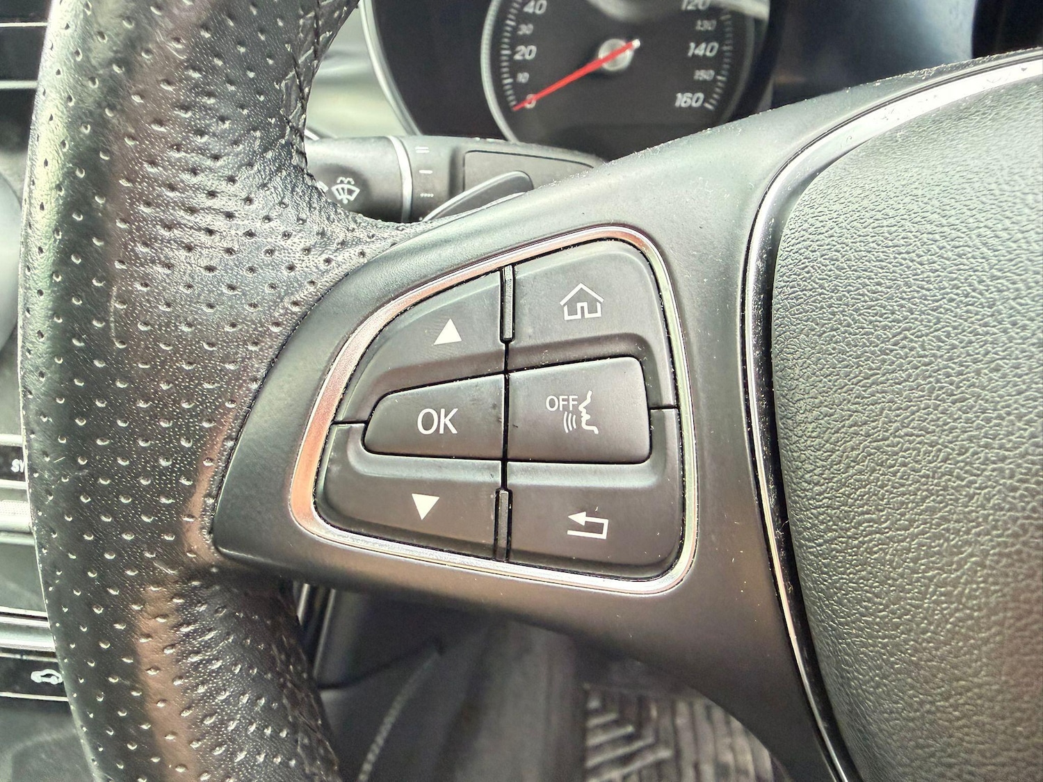 Used Mercedes-Benz GLC 2018 for sale - 77410940: Photo 28