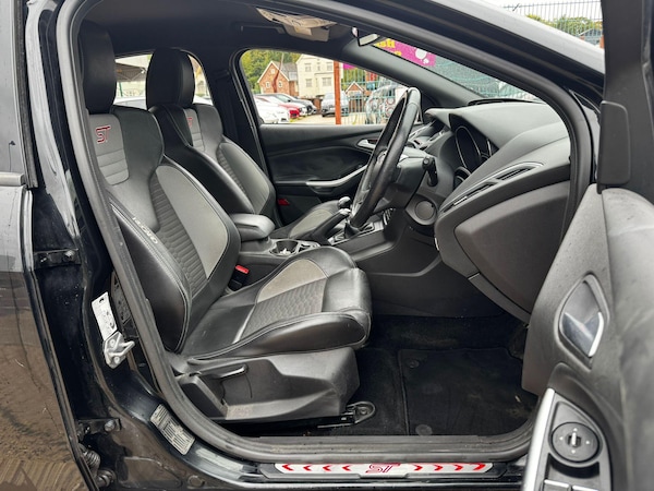 Used Ford Focus 2014 for sale - 76270993: Photo 9