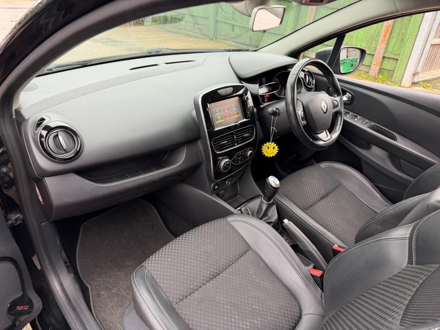 Used Renault Clio 2016 for sale - 76823469: Photo 24