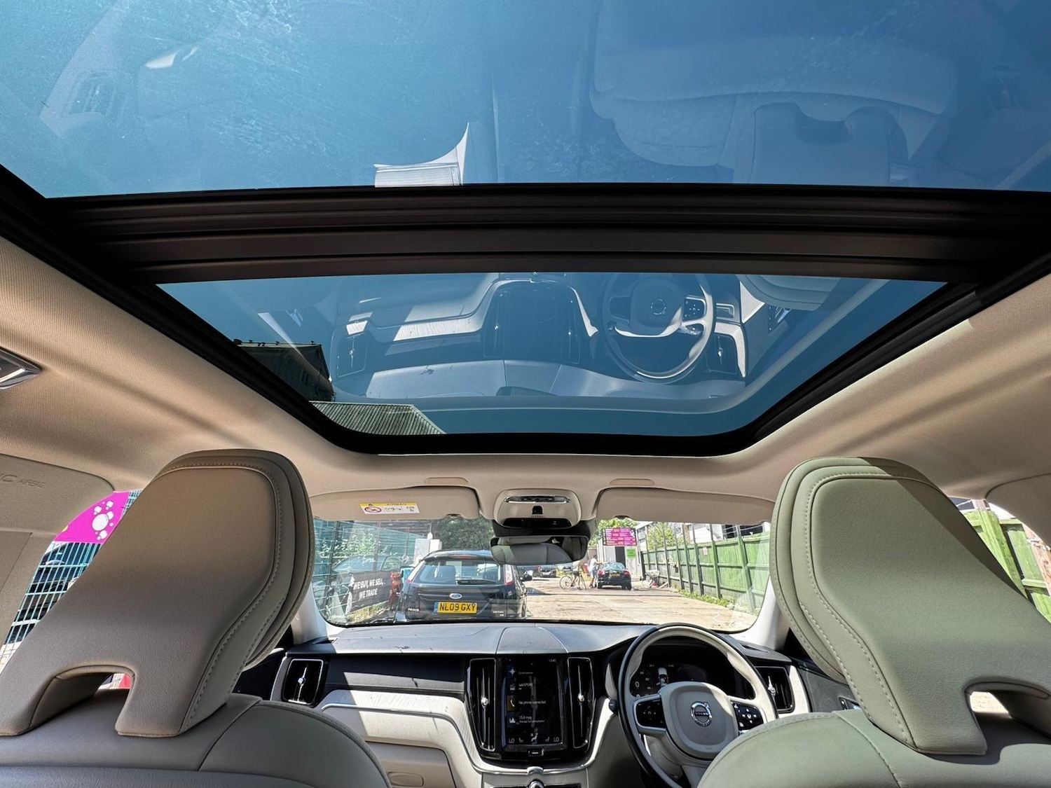 Used Volvo XC60 2018 for sale - 76521770: Photo 2