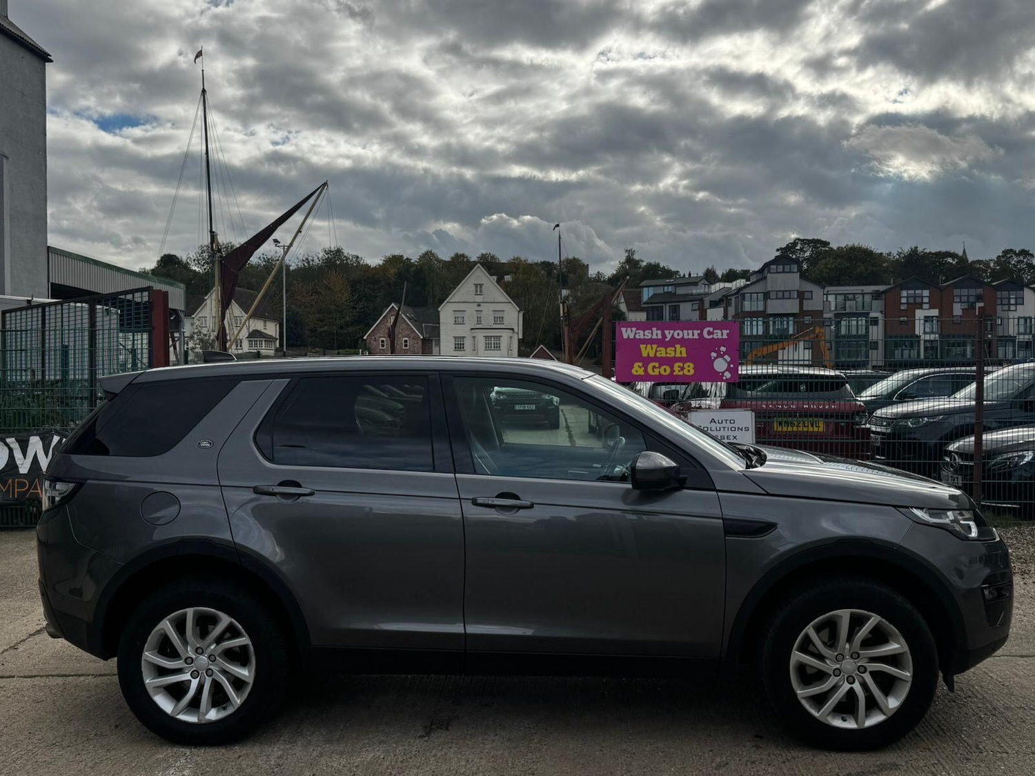 Used Land Rover Discovery Sport 2017 for sale - 76215277: Photo 3