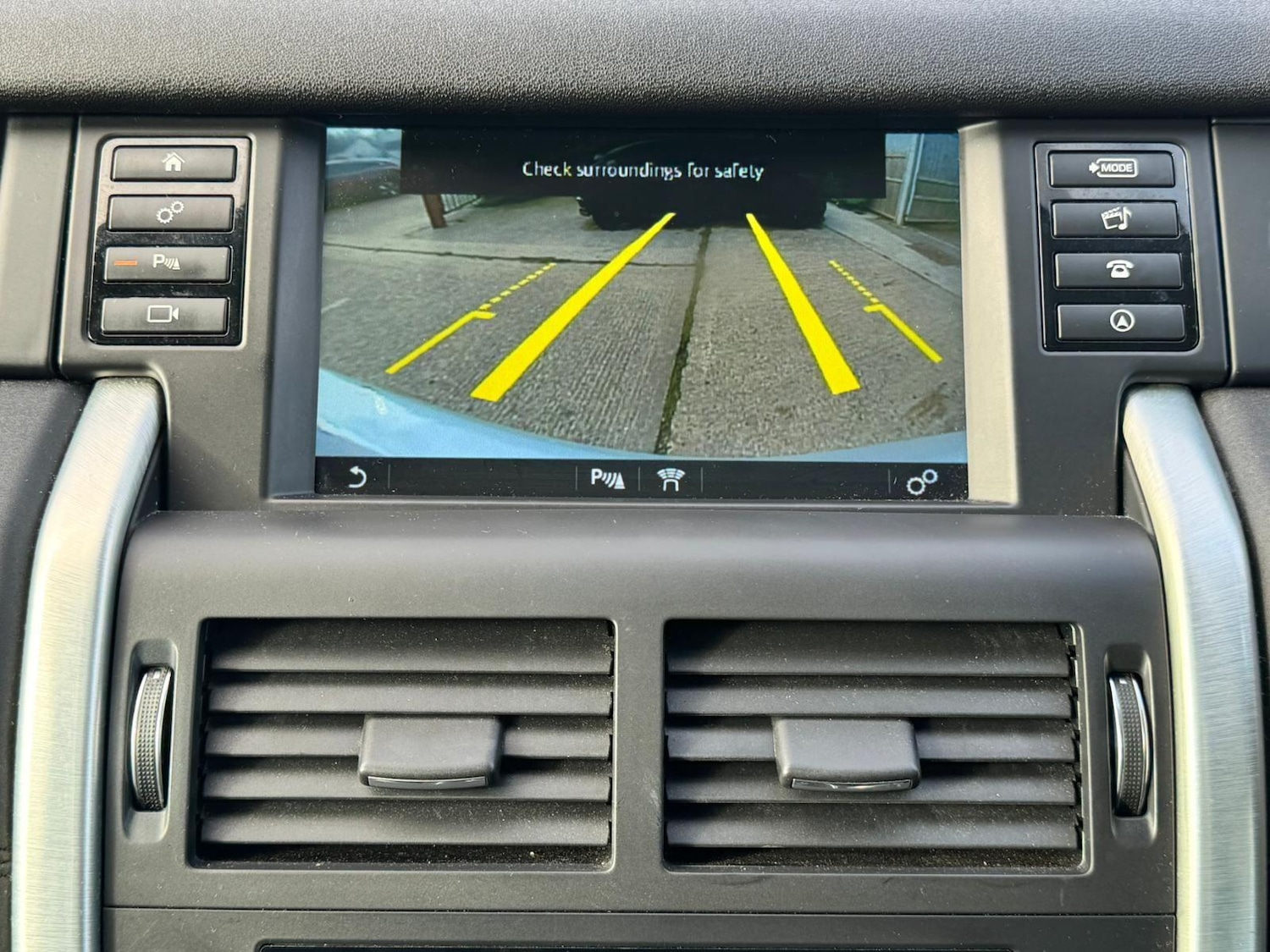 Used Land Rover Discovery Sport 2016 for sale - 76689281: Photo 4