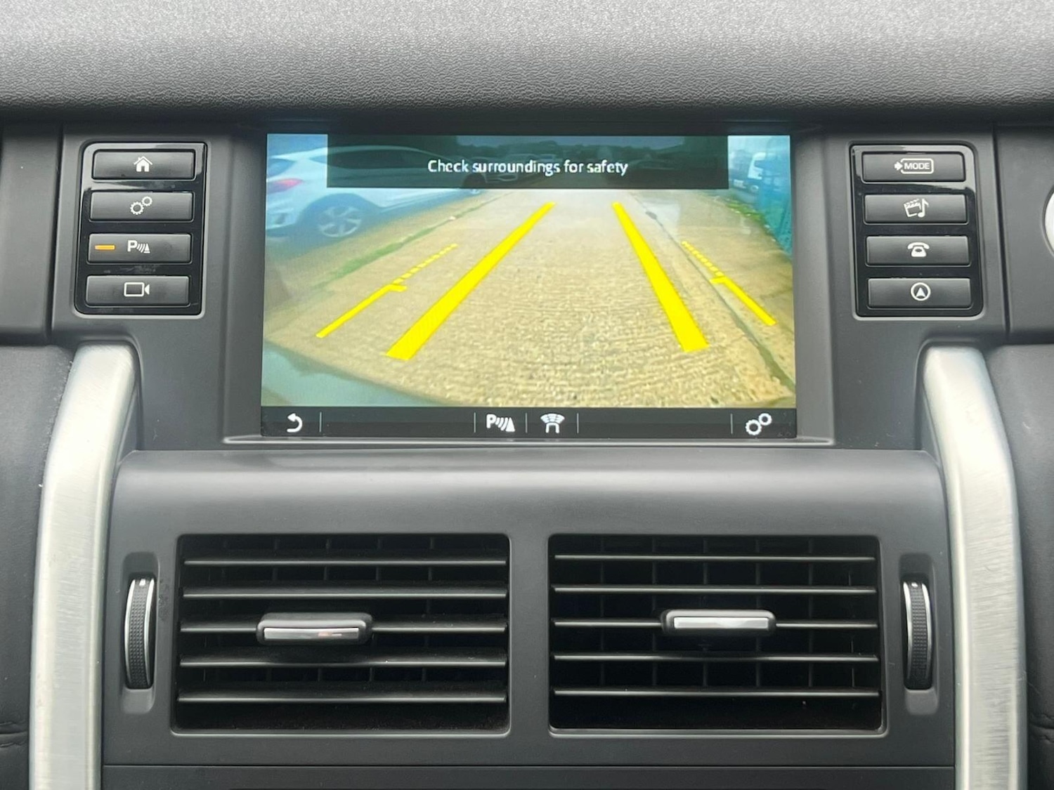 Used Land Rover Discovery Sport 2016 for sale - 76408569: Photo 2