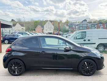 Used Peugeot 208 2018 for sale - 78205048: Photo