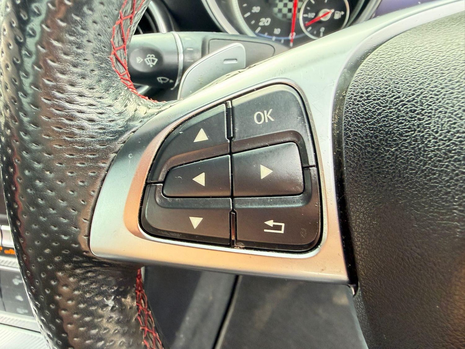 Used Mercedes-Benz SLC 2016 for sale - 77784078: Photo 17