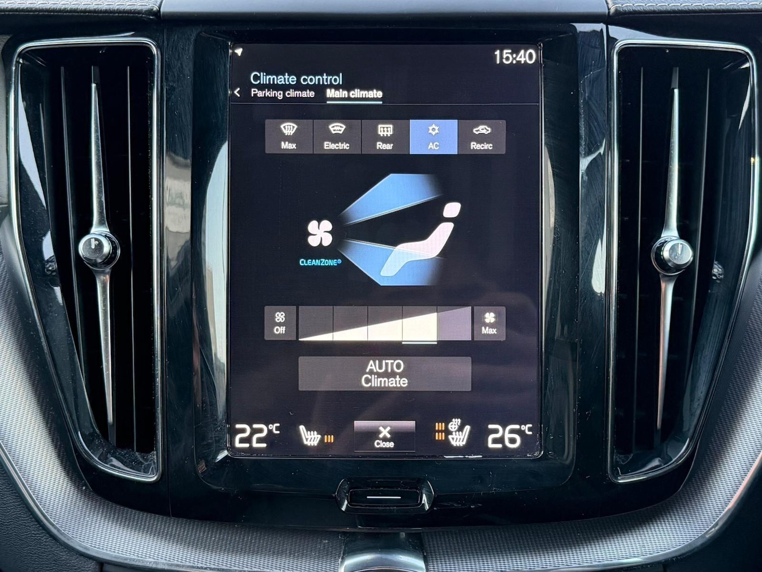 Used Volvo XC60 2018 for sale - 77091308: Photo 2