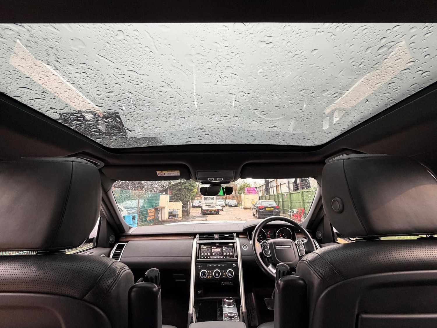 Used Land Rover Discovery 2017 for sale - 77345632: Photo 2