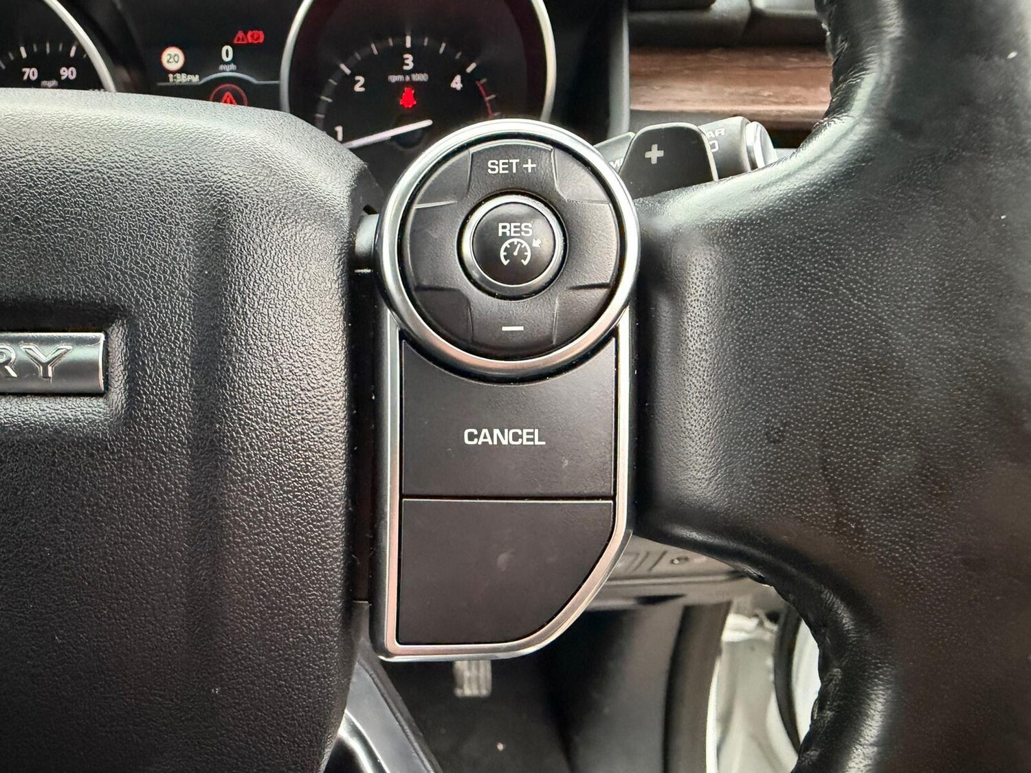 Used Land Rover Discovery 2017 for sale - 77345632: Photo 32