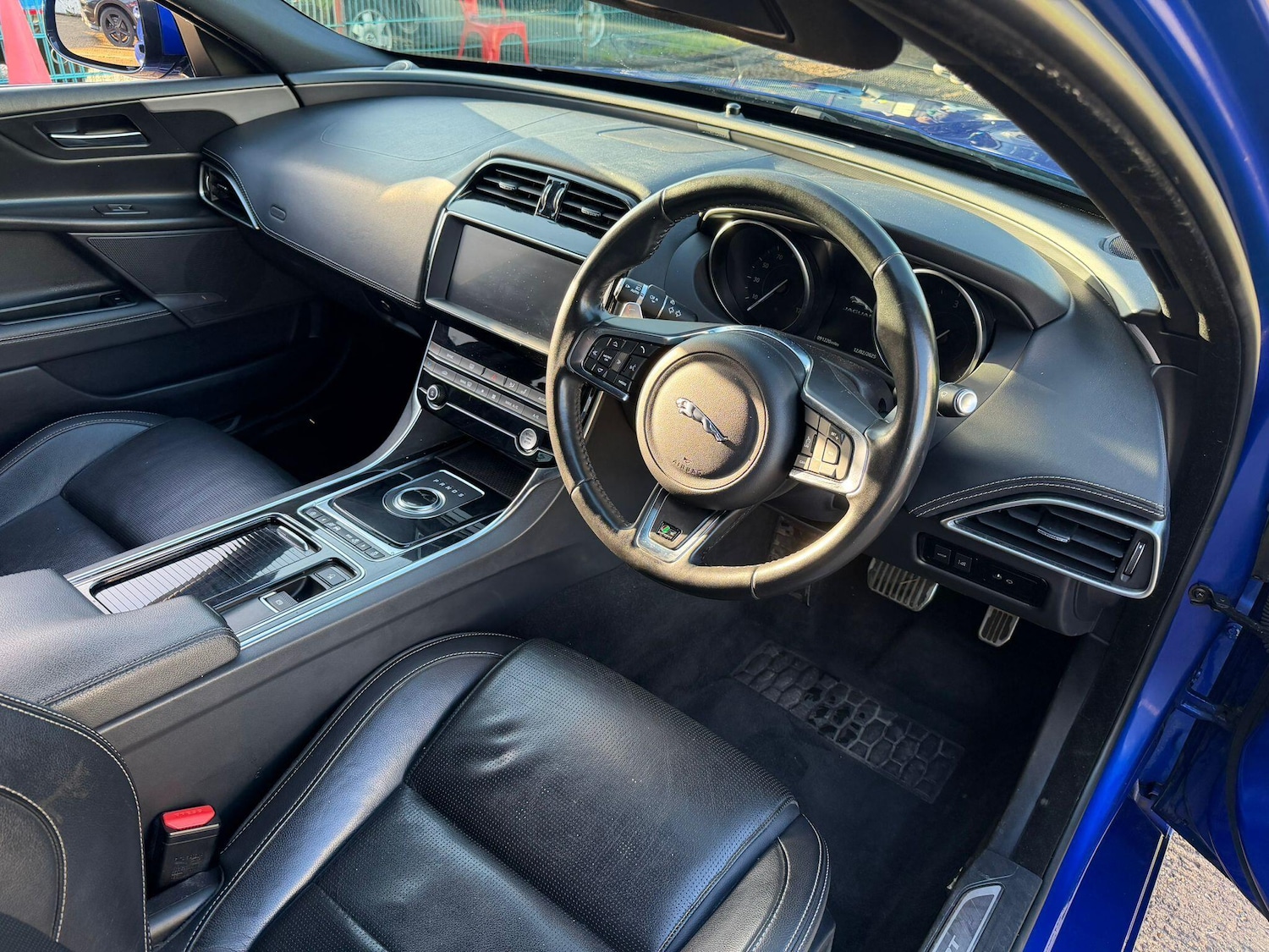 Used Jaguar XE 2019 for sale - 76780750: Photo 2