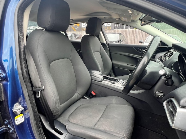 Used Jaguar XE 2015 for sale - 76307335: Photo 12