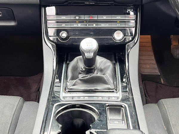 Used Jaguar XE 2015 for sale - 76307335: Photo 25