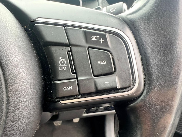 Used Jaguar XE 2015 for sale - 76307335: Photo 28