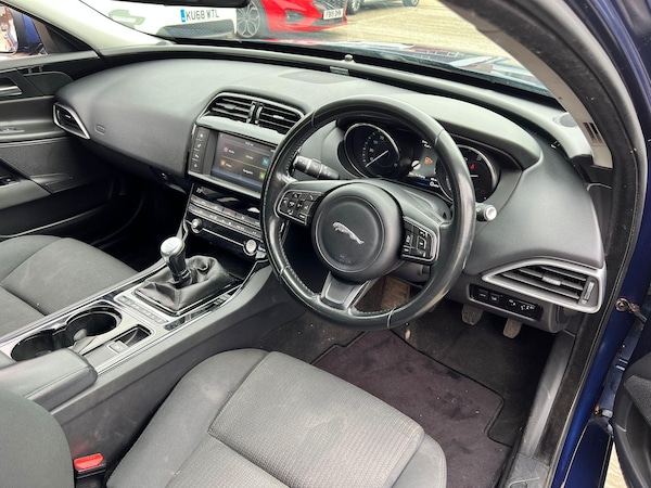 Used Jaguar XE 2015 for sale - 76307335: Photo 9