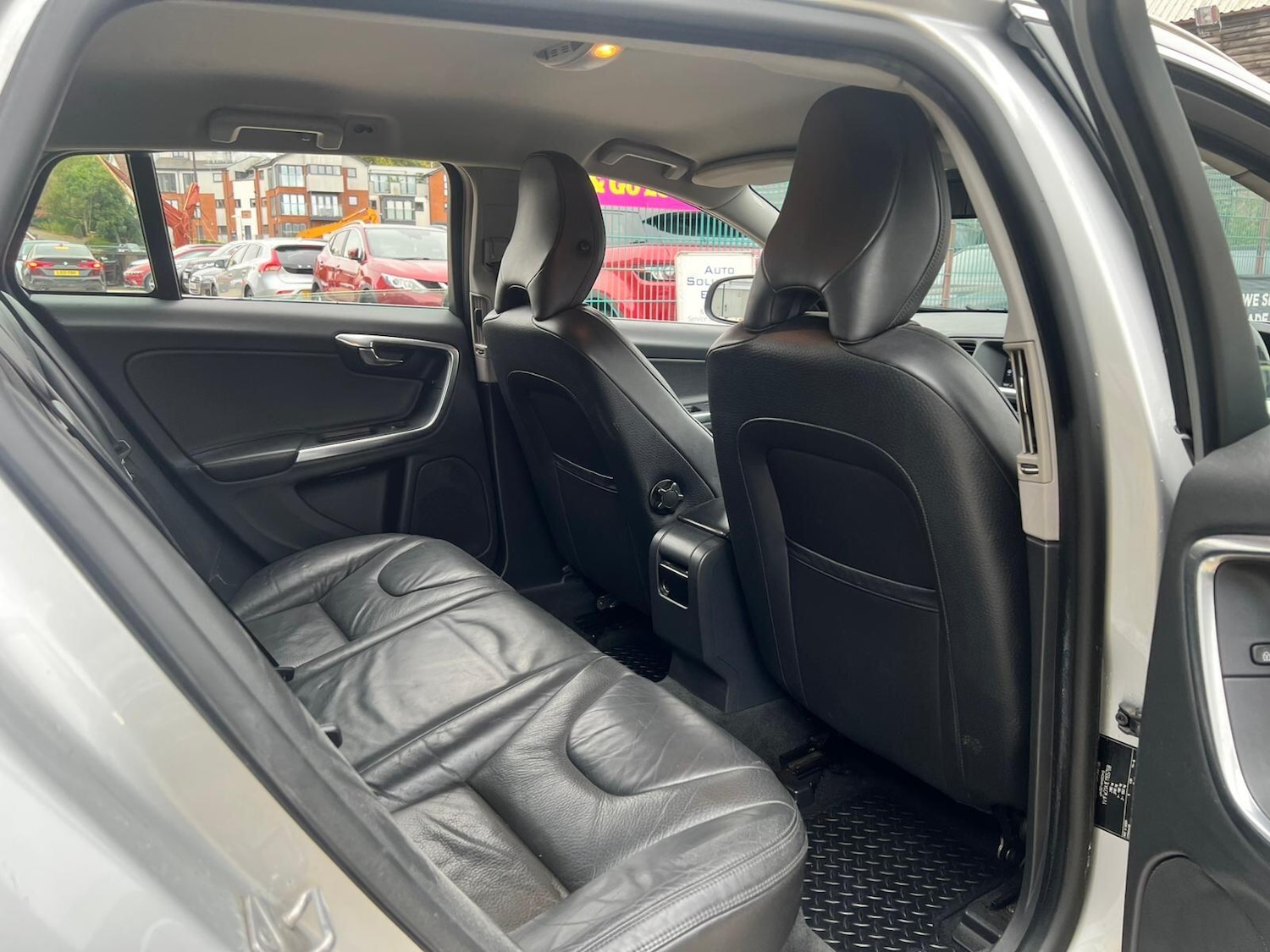 Used Volvo V60 2013 for sale - 76283708: Photo 16