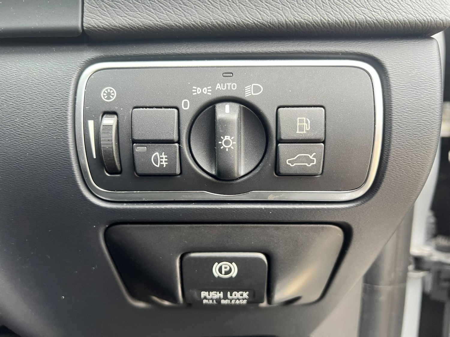 Used Volvo V60 2013 for sale - 76283708: Photo 25