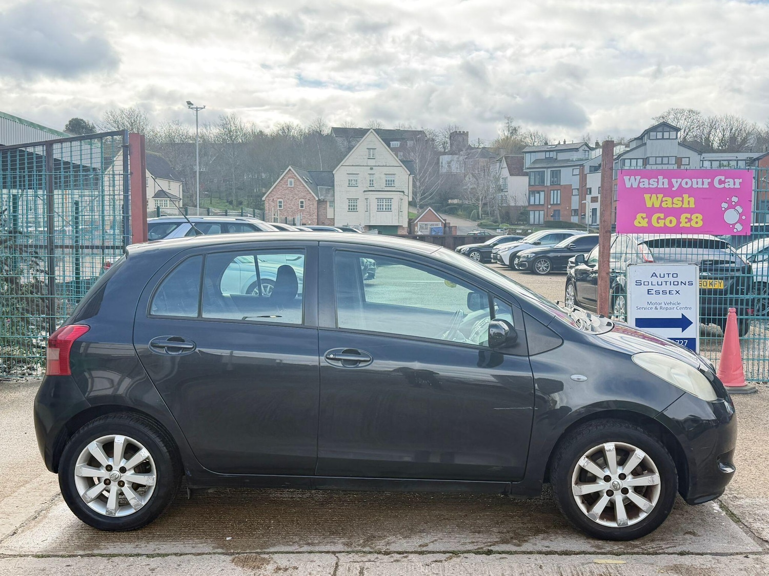 Used Toyota Yaris for sale - 77612664: Photo 2