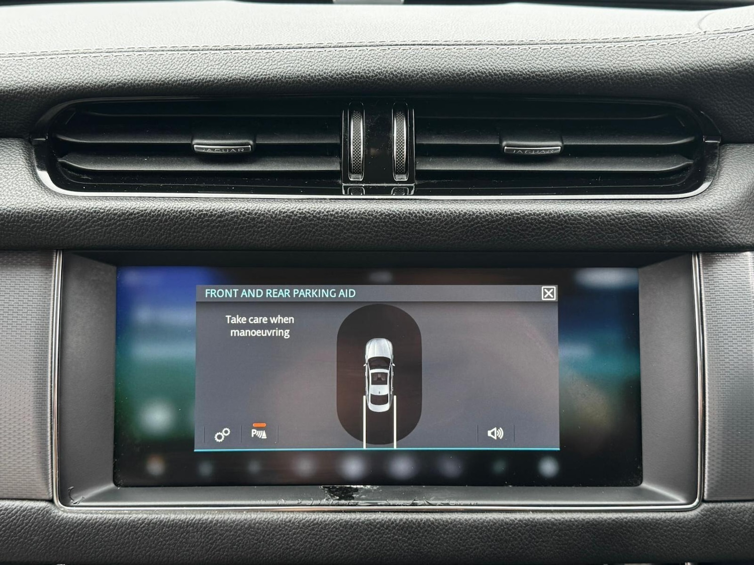 Used Jaguar XF 2018 for sale - 76989630: Photo 4