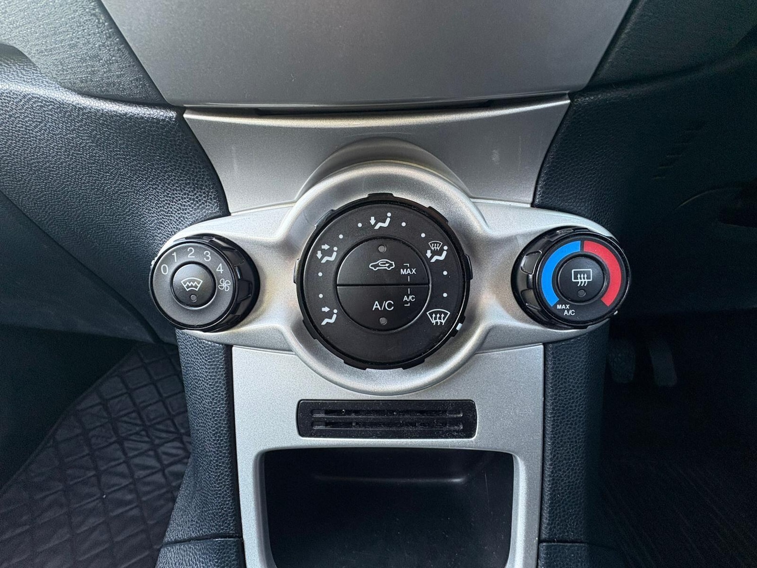 Used Ford Fiesta 2011 for sale - 77670361: Photo 24