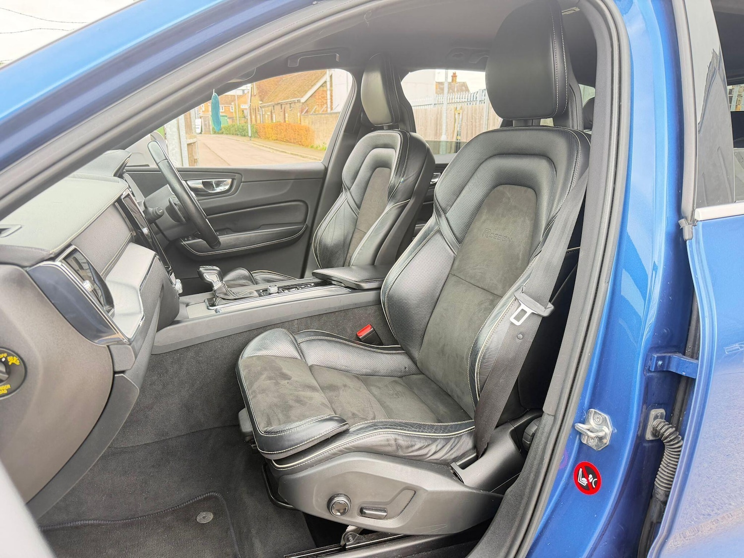 Used Volvo XC60 2018 for sale - 78100237: Photo 32