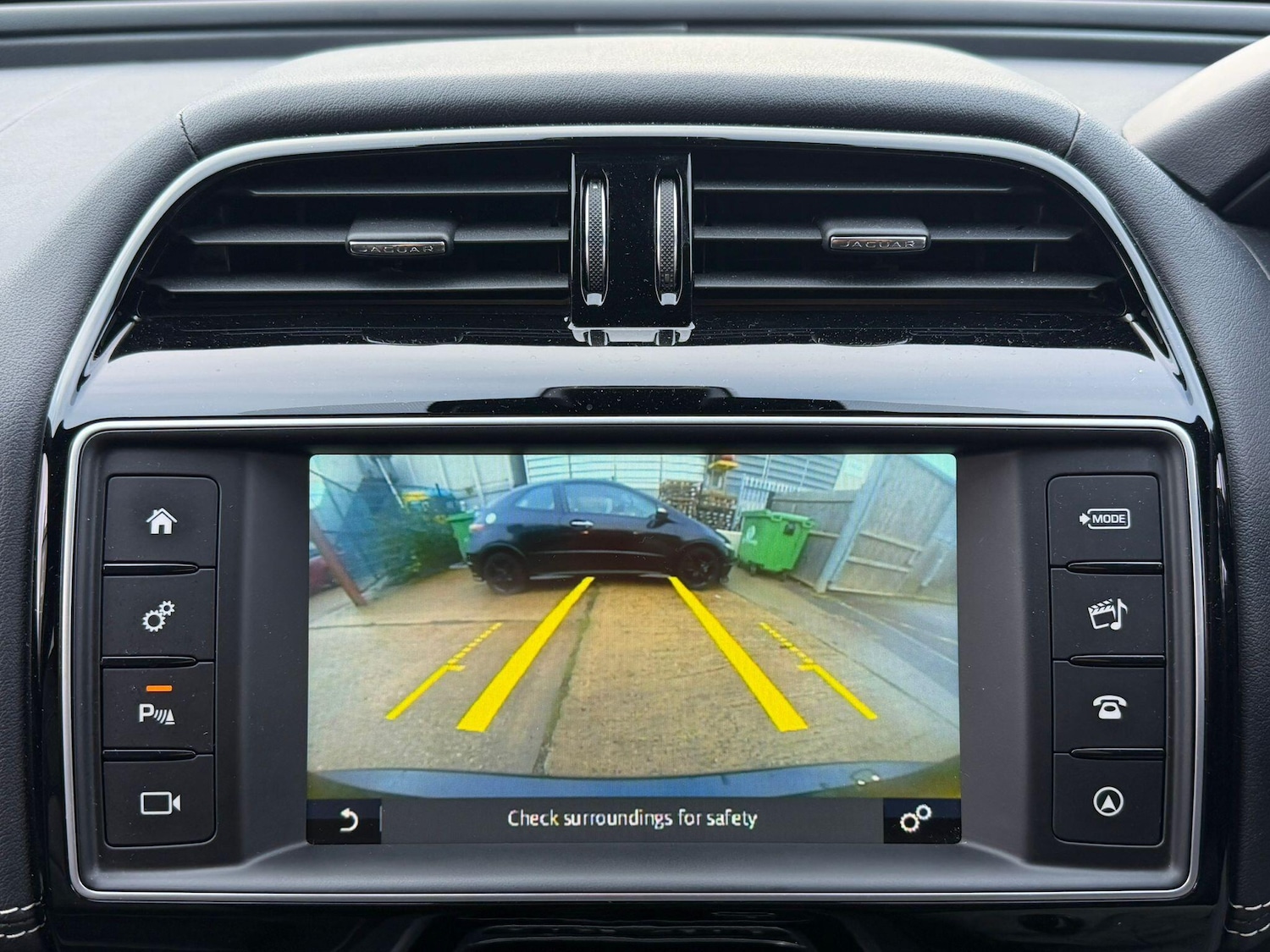 Used Jaguar XE for sale - 76728460: Photo 2