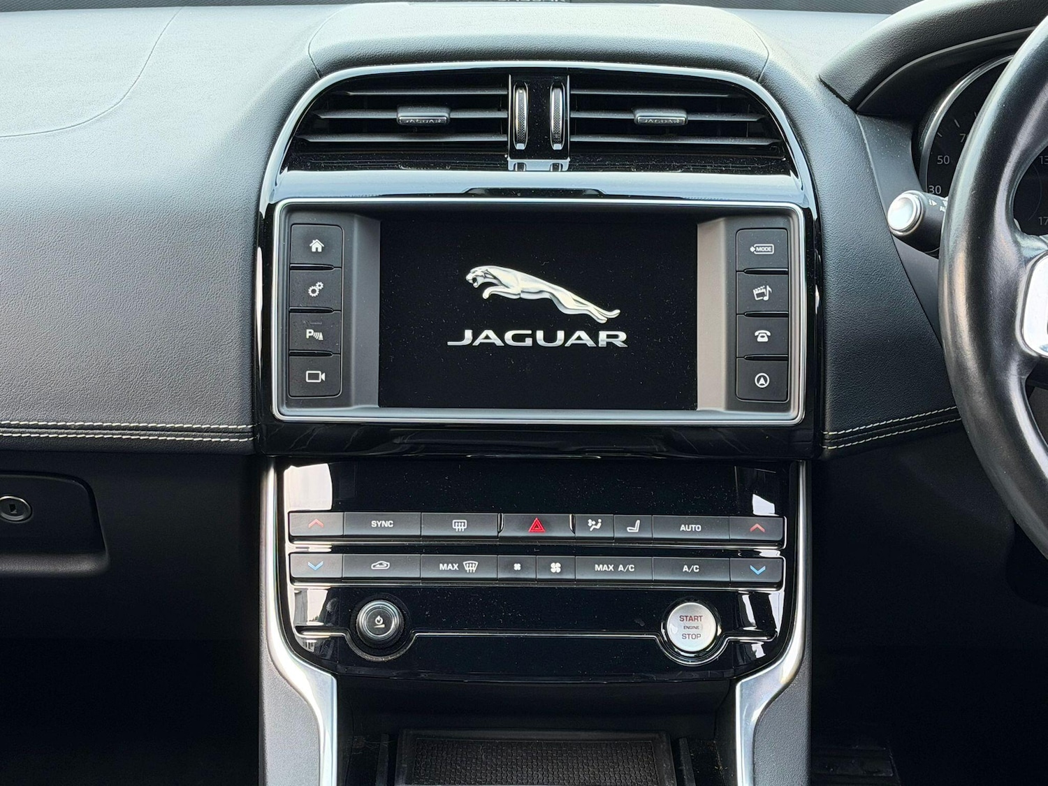 Used Jaguar XE for sale - 76728460: Photo 25