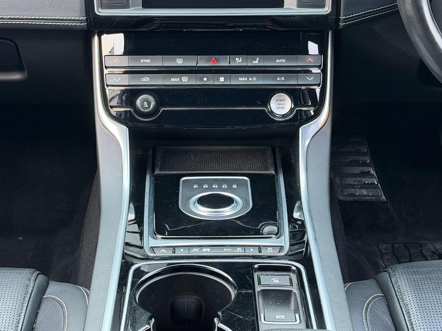 Used Jaguar XE for sale - 76728460: Photo 26