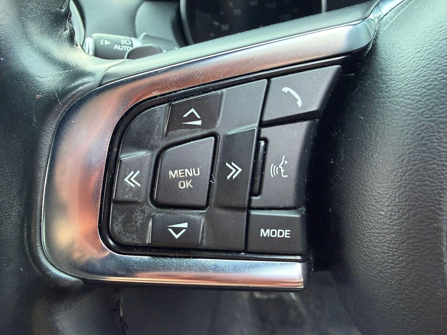 Used Jaguar XE for sale - 76728460: Photo 28