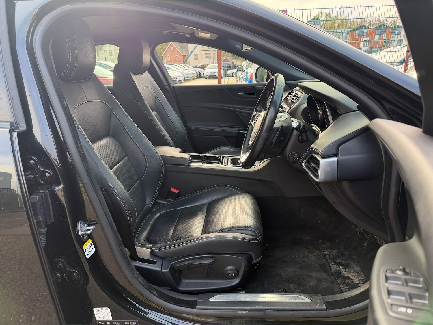 Used Jaguar XE for sale - 76728460: Photo 4