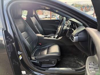 Used Jaguar XE 2016 for sale - 76728460: Photo