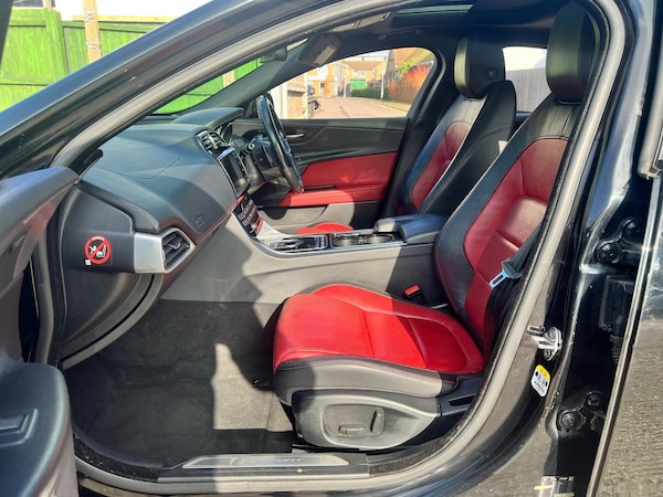 Used Jaguar XE 2015 for sale - 76214543: Photo 23
