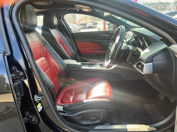 Used Jaguar XE 2015 for sale - 76214543: Photo 32