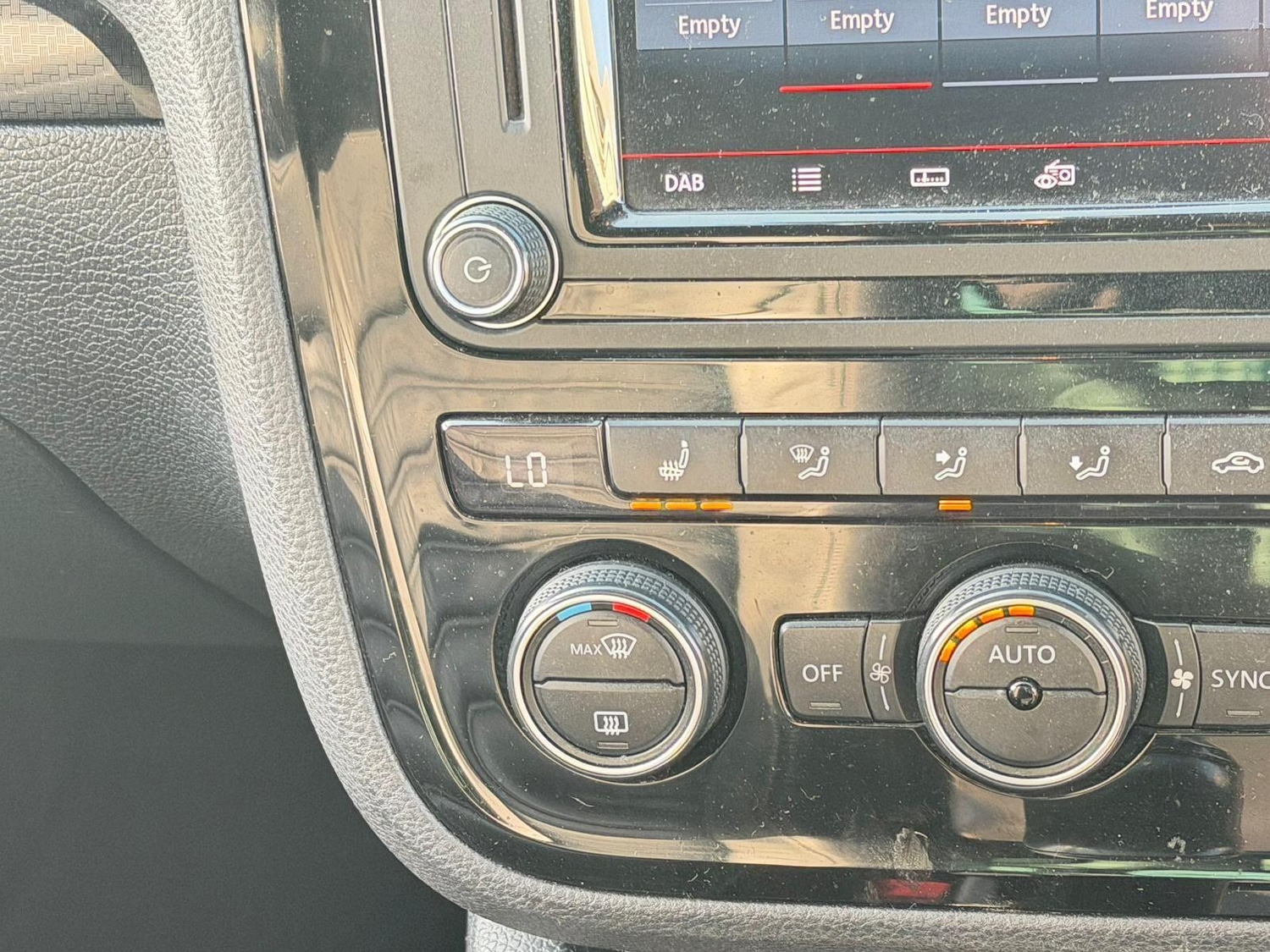 Used Volkswagen Scirocco 2016 for sale - 77993659: Photo 2