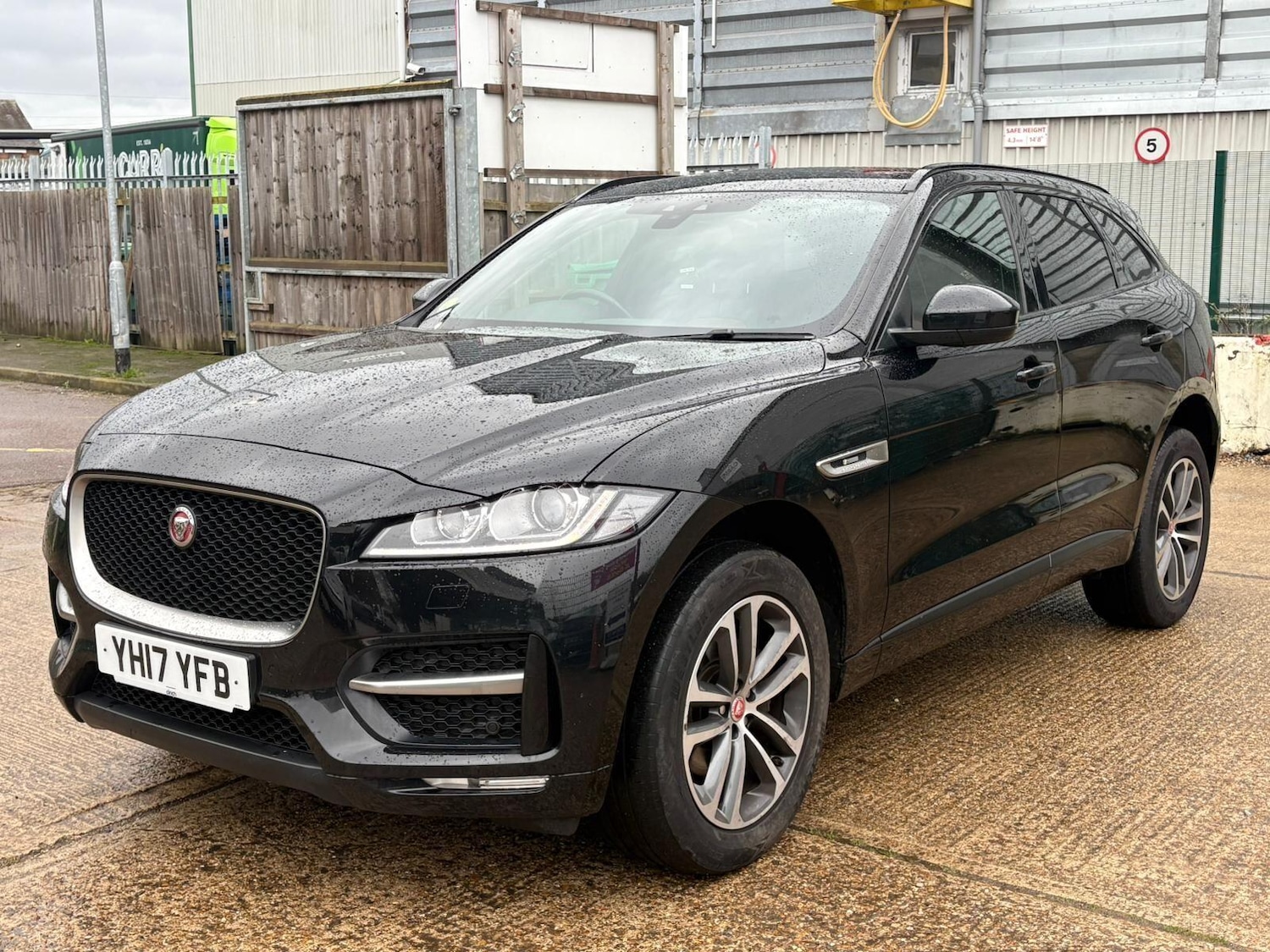 Used Jaguar F-Pace 2017 for sale - 77305905: Photo 11