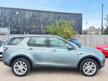 Used Land Rover Discovery Sport 2018 for sale - 79465288: Photo