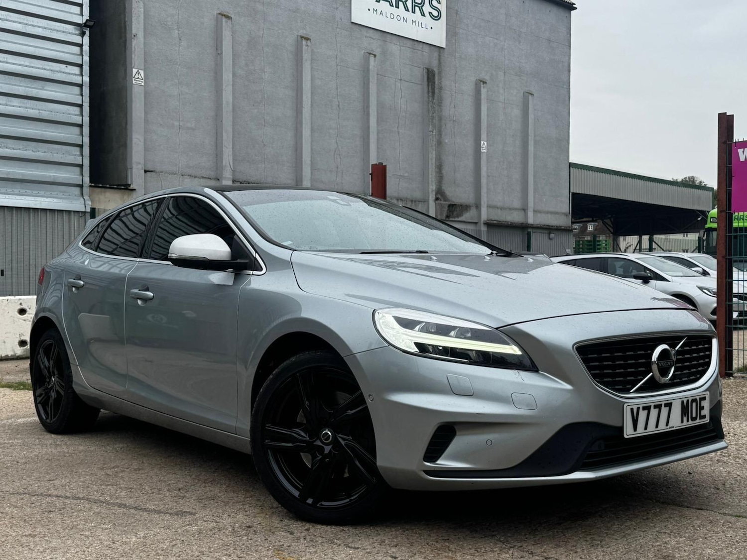 Used Volvo V40 for sale - 76138158: Photo 1