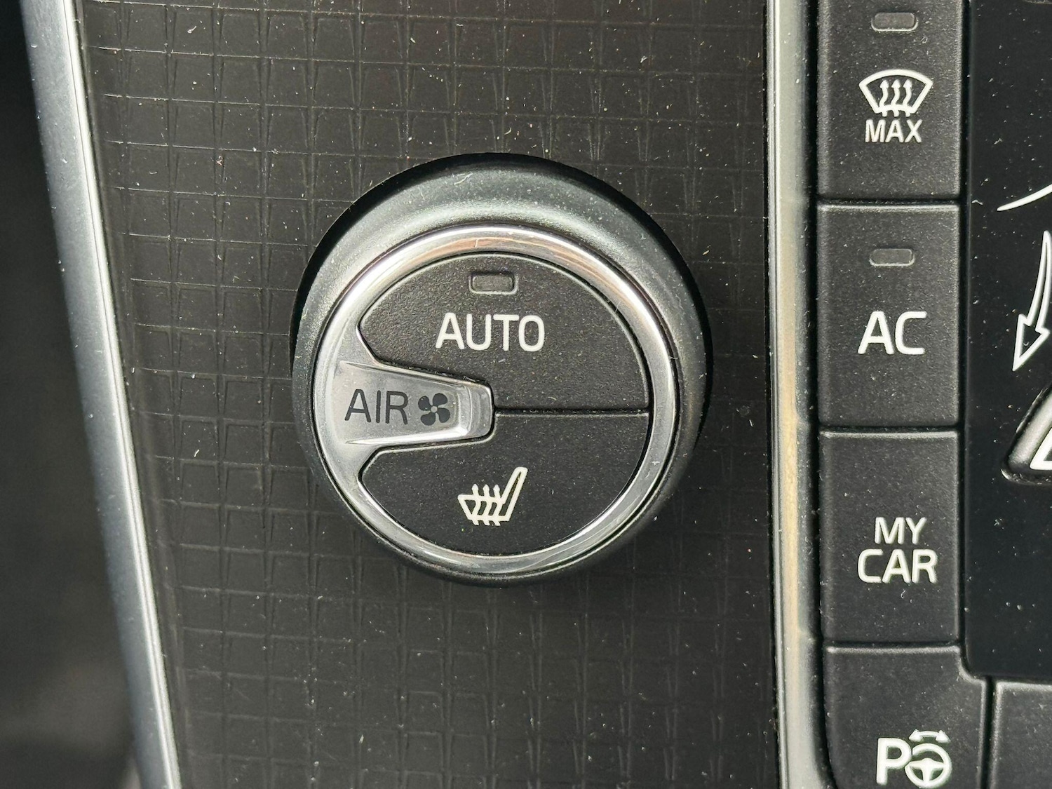 Used Volvo V40 for sale - 76138158: Photo 31