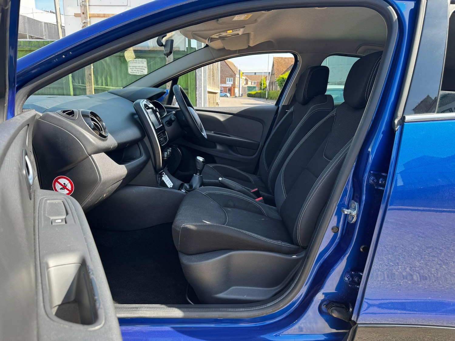 Used Renault Clio 2019 for sale - 76993090: Photo 18