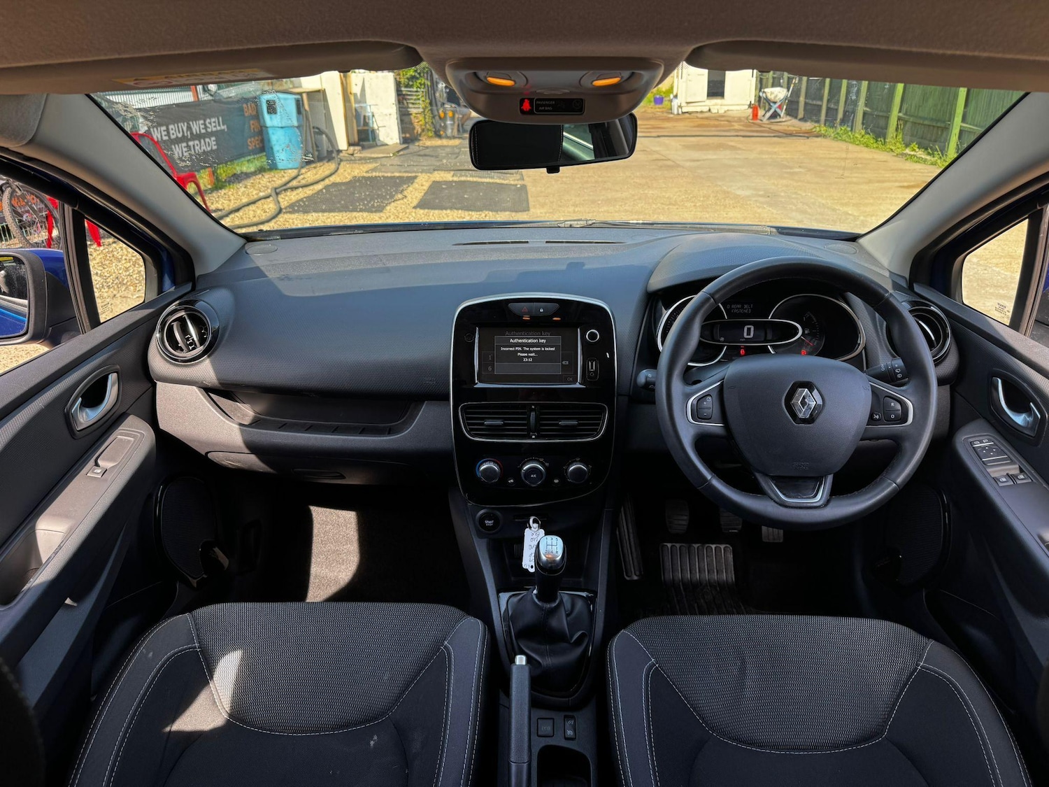 Used Renault Clio 2019 for sale - 76993090: Photo 2