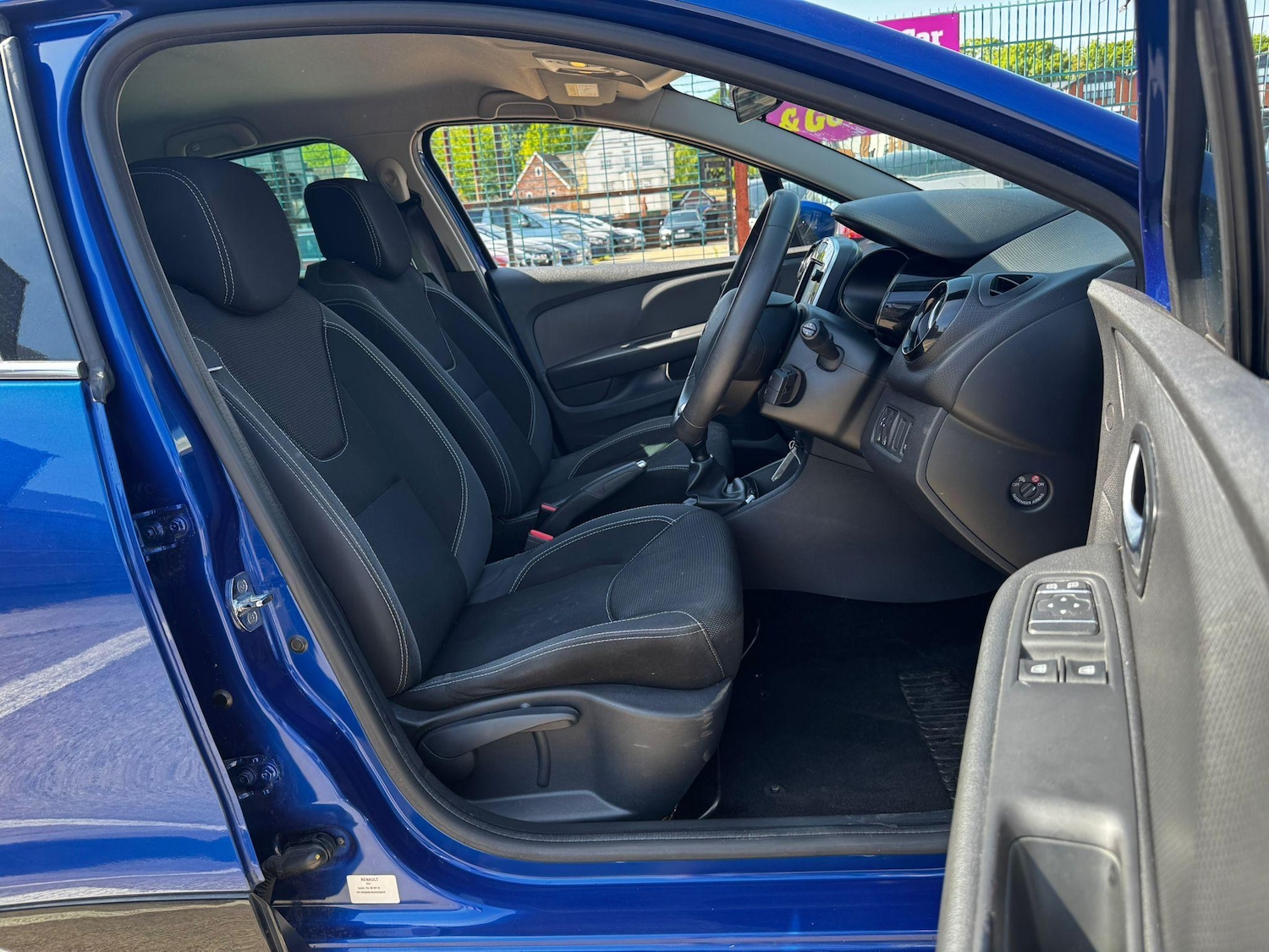 Used Renault Clio 2019 for sale - 76993090: Photo 27