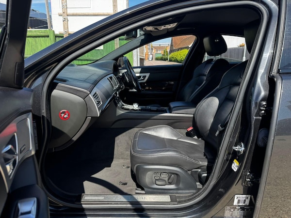 Used Jaguar XF 2015 for sale - 75552183: Photo 21