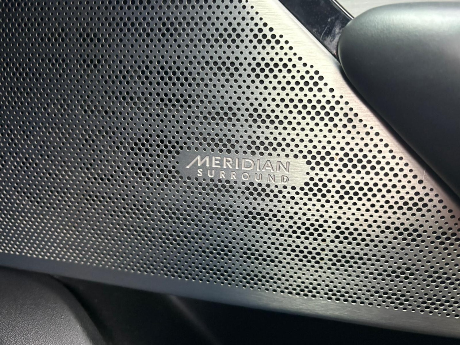 Used Land Rover Range Rover Velar 2019 for sale - 77331910: Photo 2