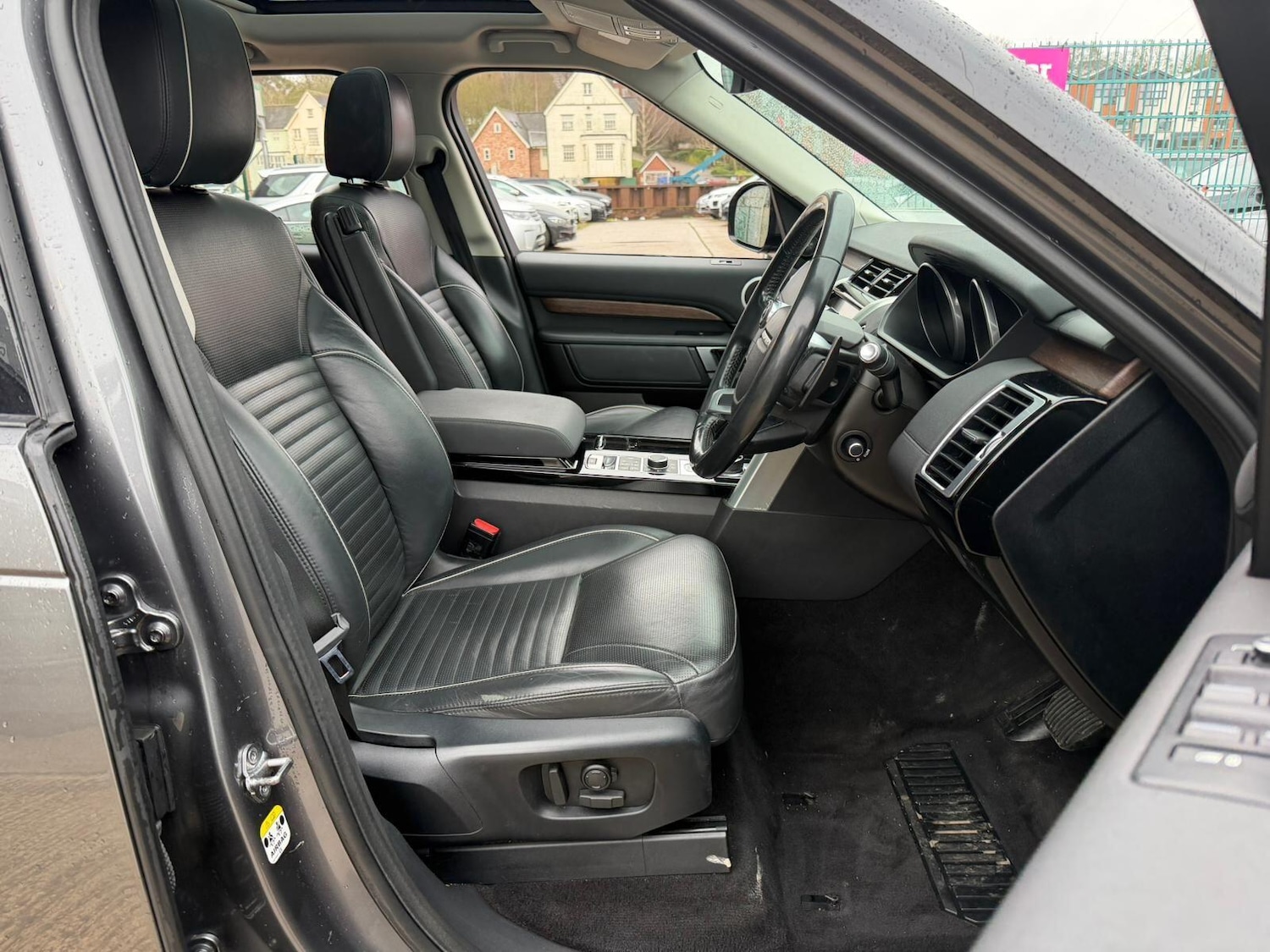 Used Land Rover Discovery 2017 for sale - 77305139: Photo 16